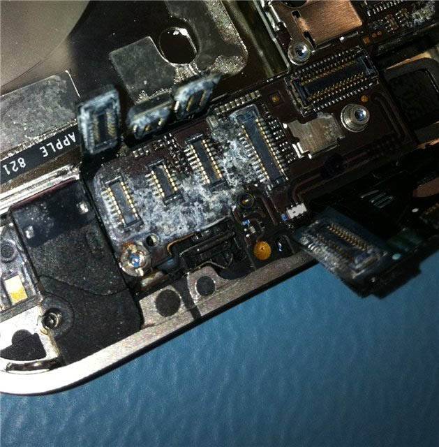 Что делАть, если iPhone 4 постоянно перезагружается