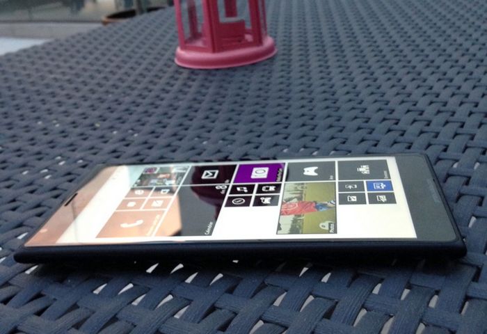 Nokia Lumia 1520 попал под объектив камеры