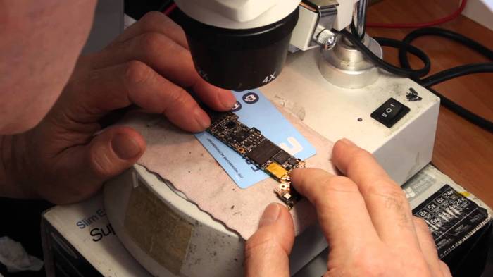 Почему греется Айфон 4