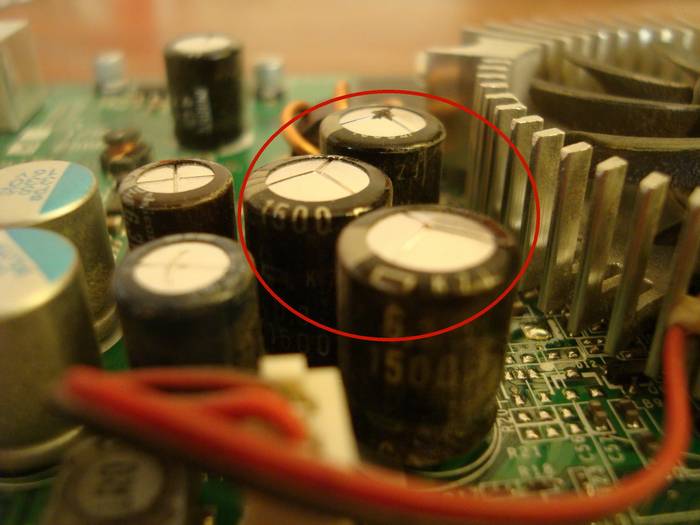 Почему при запуске компьютера не включается монитор