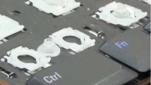 Процесс снятия клавиатуры с ноутбука своими руками Процесс снятия клавиатуры с ноутбука своими руками