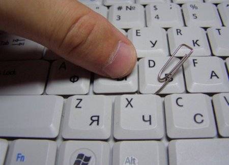 Процесс снятия клавиатуры с ноутбука своими руками Процесс снятия клавиатуры с ноутбука своими руками