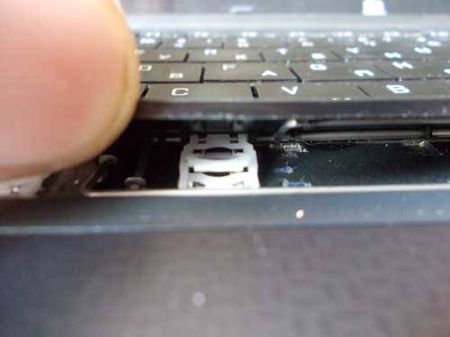 Процесс снятия клавиатуры с ноутбука своими руками Процесс снятия клавиатуры с ноутбука своими руками