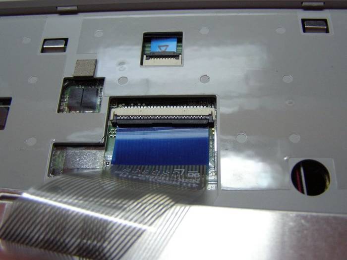 Процесс снятия клавиатуры с ноутбука своими руками Процесс снятия клавиатуры с ноутбука своими руками