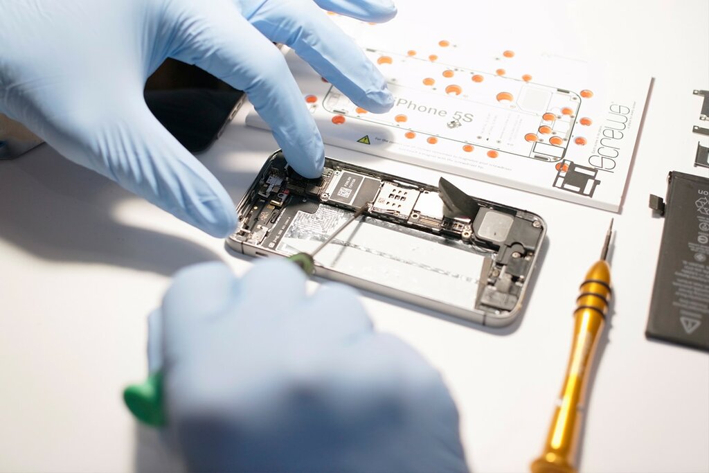 Сервисный центр эппл в Москве.