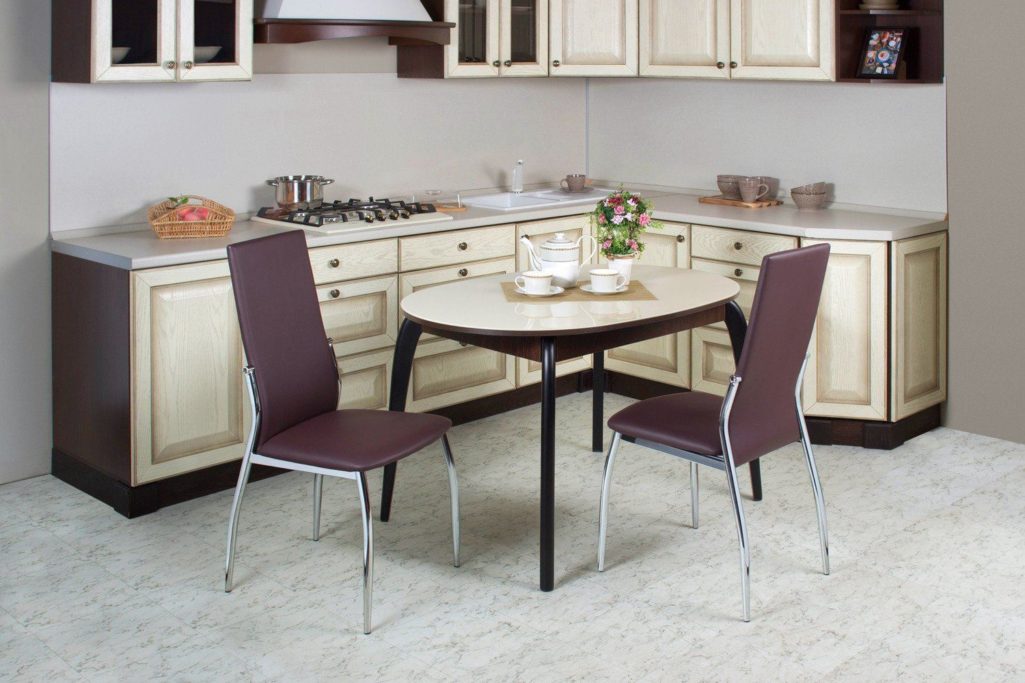 Как выбрать кухонный стол