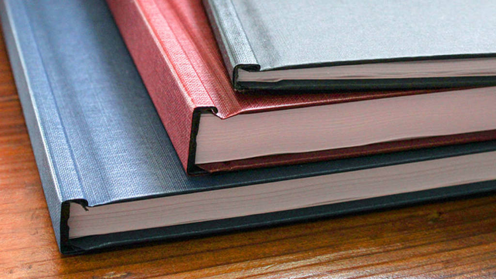 Качественный твердый переплет дипломов