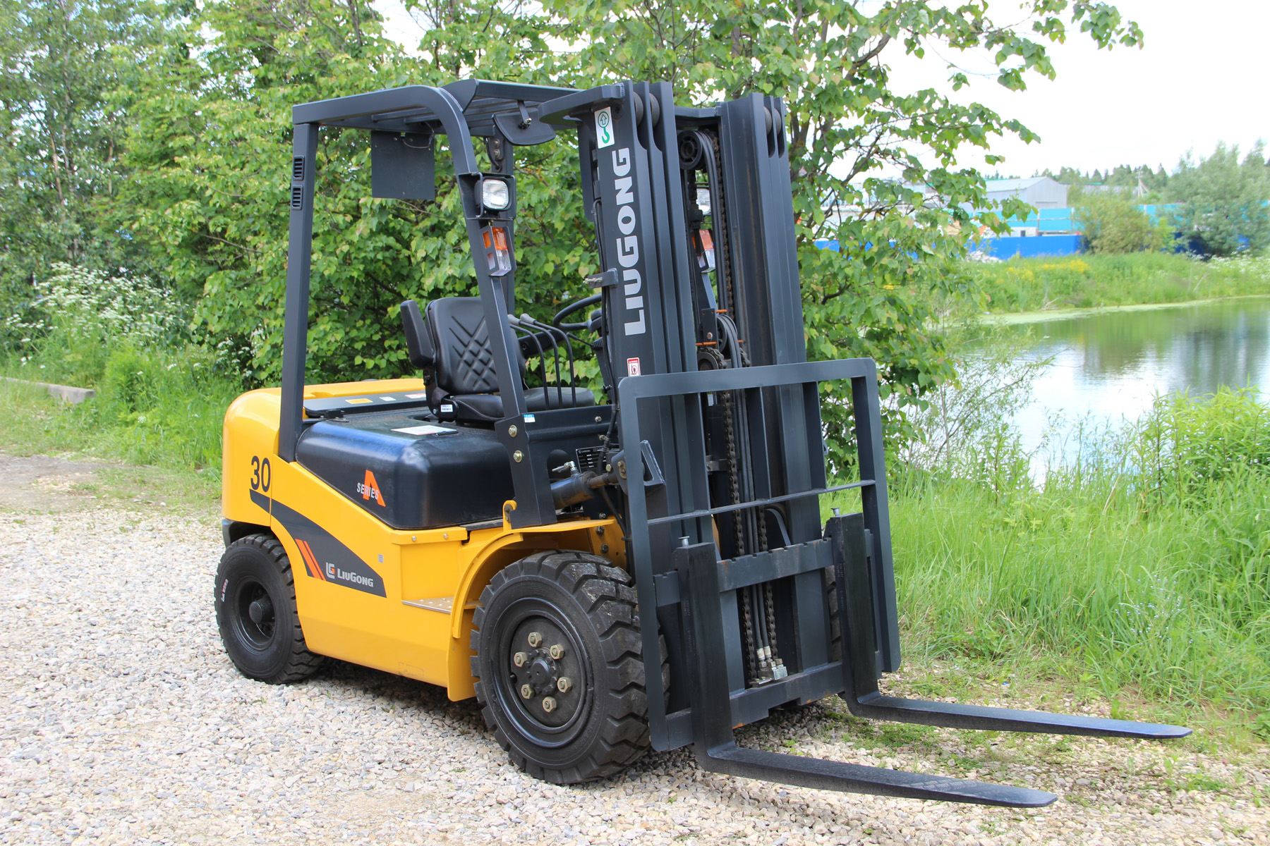 Вилочные погрузчики: применение и преимущества