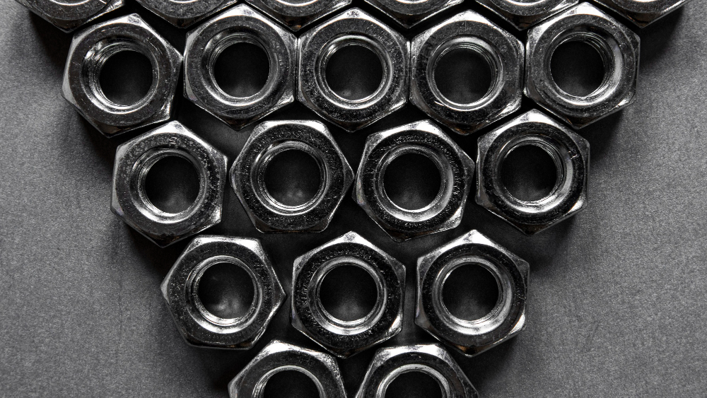 Гайки и потайные винты: особенности, применение и выбор